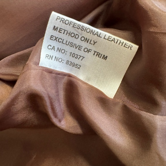 Vtg.Margaret Godfrey Chocolate Brown Suede jacket with 2 front pockets.Size 8 - Picture 5 of 7